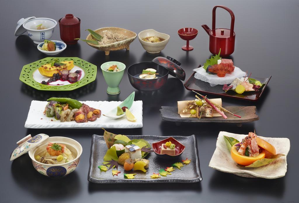Menard Aoyama Resort: Wafukan Utatsukasa Iga Buitenkant foto