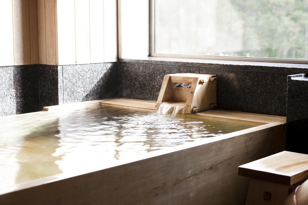 Menard Aoyama Resort: Wafukan Utatsukasa Iga Buitenkant foto